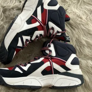 Tommy Hilfiger Dro Sneakers Men’s SZ 11 Dark Blue Red White Excellent condition