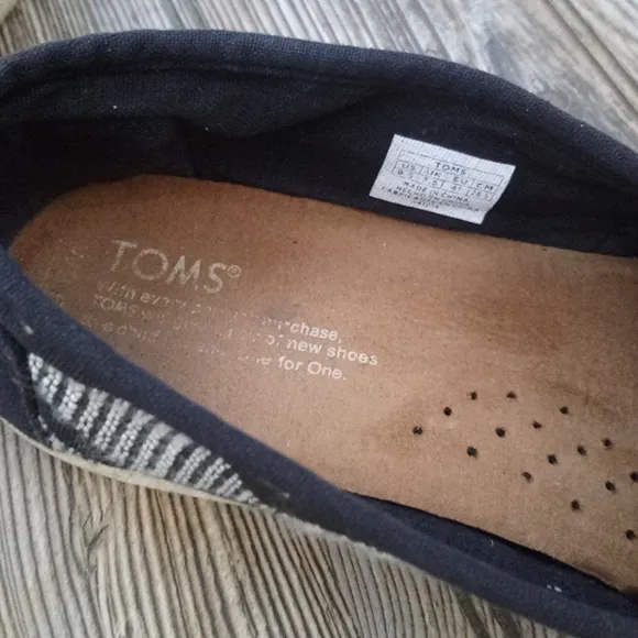 Toms Black &amp; White Pattern Stitched Fabric Slip On Slide Daily Shoes
