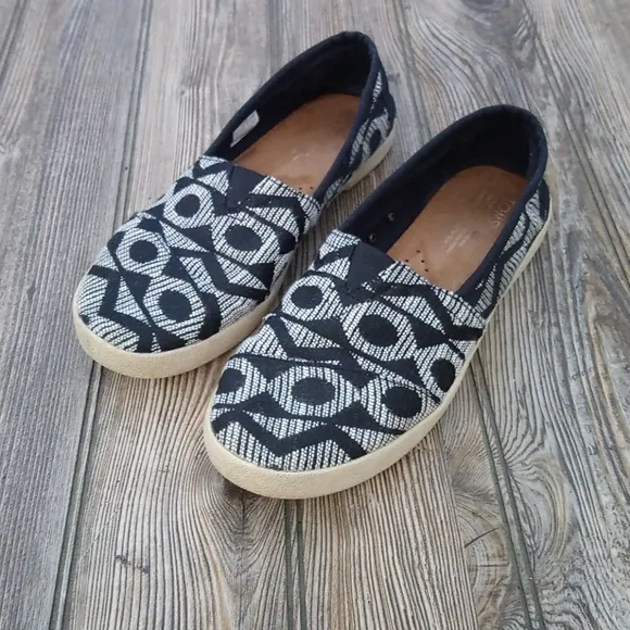 Toms Black &amp; White Pattern Stitched Fabric Slip On Slide Daily Shoes