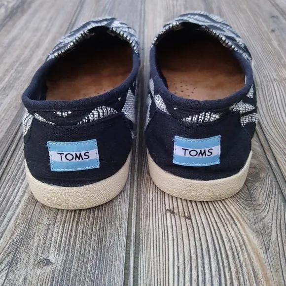Toms Black &amp; White Pattern Stitched Fabric Slip On Slide Daily Shoes