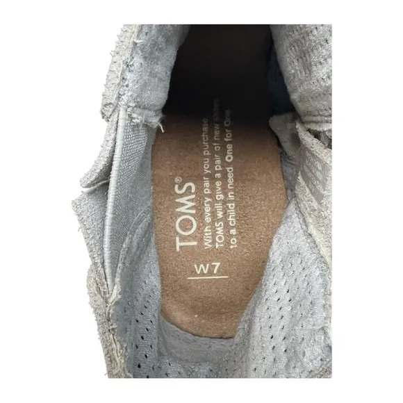 TOMS Gray Suede Diamond Stitch Peep Toe Side Zip Ankle Bootie Boots Shoes Sz 7W