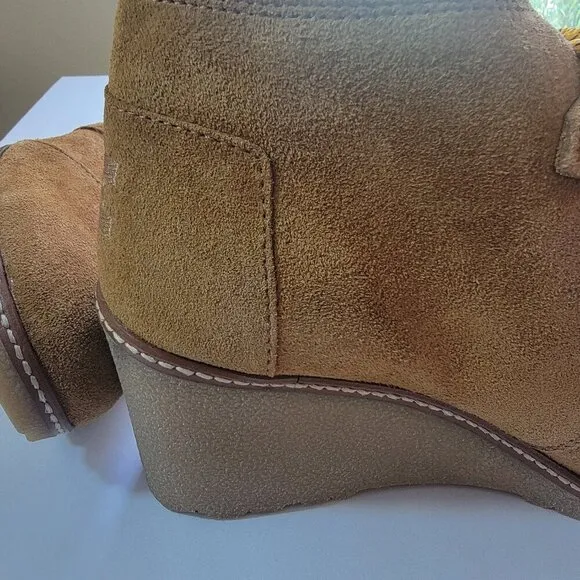 Toms Shoes } Womens Ankle Boots Wedges Faux Fur Lined Size 10