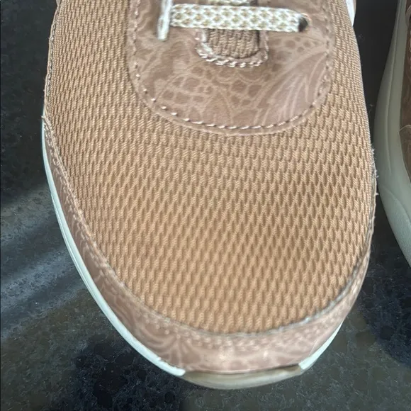 TRAQ ALEGRIA Qarma 2 Metta Sand Mesh Sporty Sneaker Shoes size 37