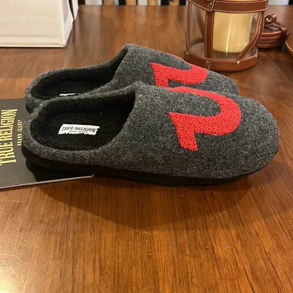 True Religion Men’s Slippers House Shoes new grey multiple Medium 9-10