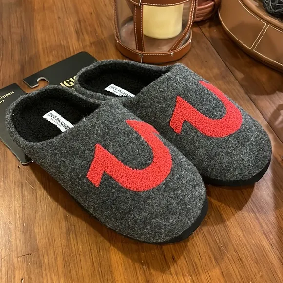 True Religion Men’s Slippers House Shoes new grey multiple Medium 9-10