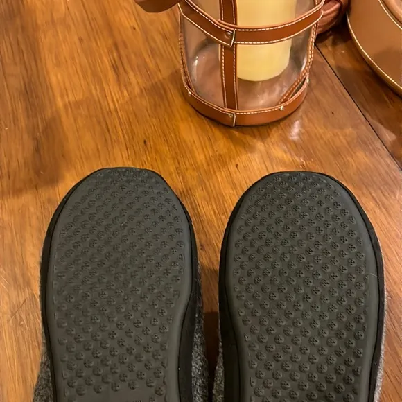 True Religion Men’s Slippers House Shoes new grey multiple Medium 9-10