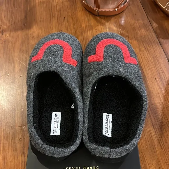 True Religion Men’s Slippers House Shoes new grey multiple Medium 9-10