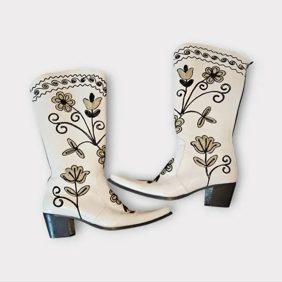 TURKISH SOUL  White Leather Floral Embroidered Cowboy Boots