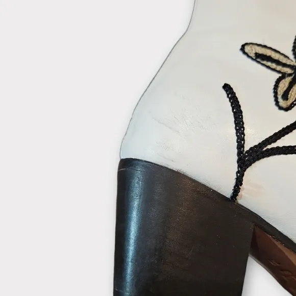 TURKISH SOUL  White Leather Floral Embroidered Cowboy Boots