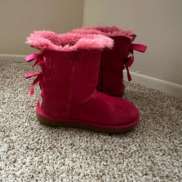 UGG AUSTRALIA BAILEY BOW CERISE HOT PINK SHEEPSKIN BOOTS SIZE 12