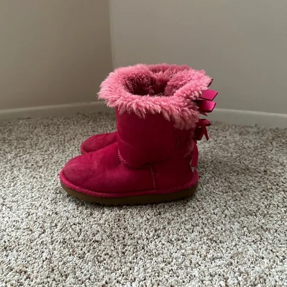 UGG AUSTRALIA BAILEY BOW CERISE HOT PINK SHEEPSKIN BOOTS SIZE 12