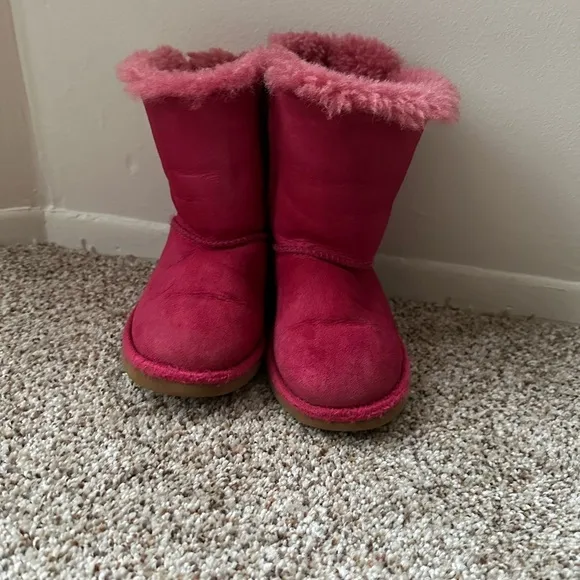 UGG AUSTRALIA BAILEY BOW CERISE HOT PINK SHEEPSKIN BOOTS SIZE 12