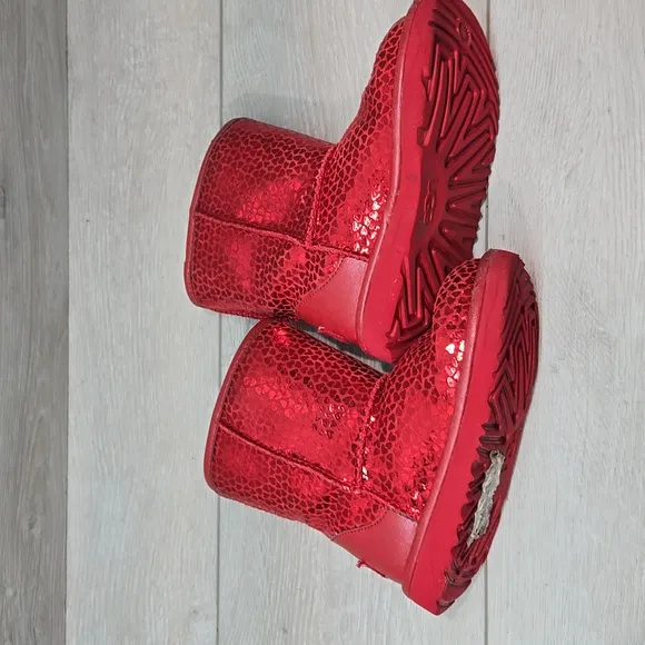 Ugg Australia Kids Girl Red Sequin Hearts Leather Sheepskin Boots Shoes Sz 10 Td