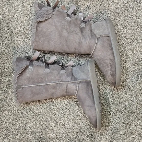 Ugg Australia Women Tall Bailey Bow Trip back Leather Sheepskin Boots shoes sz 6