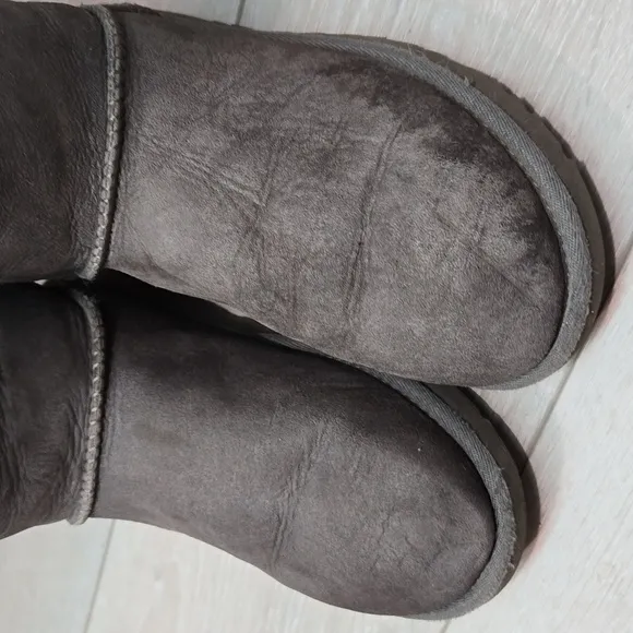 Ugg Australia Women Tall Bailey Bow Trip back Leather Sheepskin Boots shoes sz 6