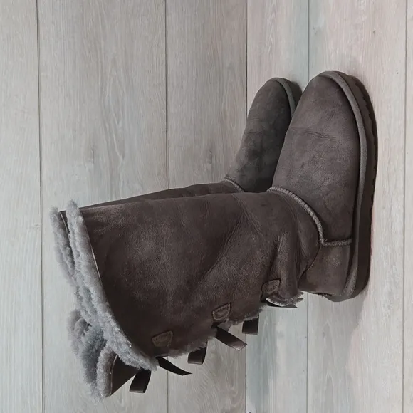 Ugg Australia Women Tall Bailey Bow Trip back Leather Sheepskin Boots shoes sz 6