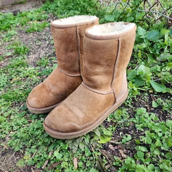 UGG AUSTRALIA - Womens Winter Boots - SIZE 6