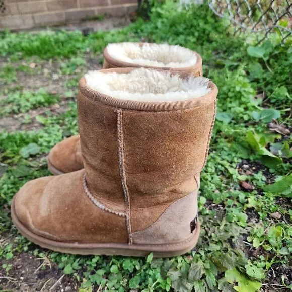 UGG AUSTRALIA - Womens Winter Boots - SIZE 6