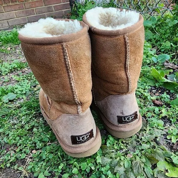UGG AUSTRALIA - Womens Winter Boots - SIZE 6