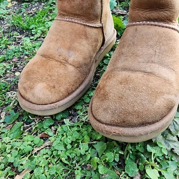UGG AUSTRALIA - Womens Winter Boots - SIZE 6