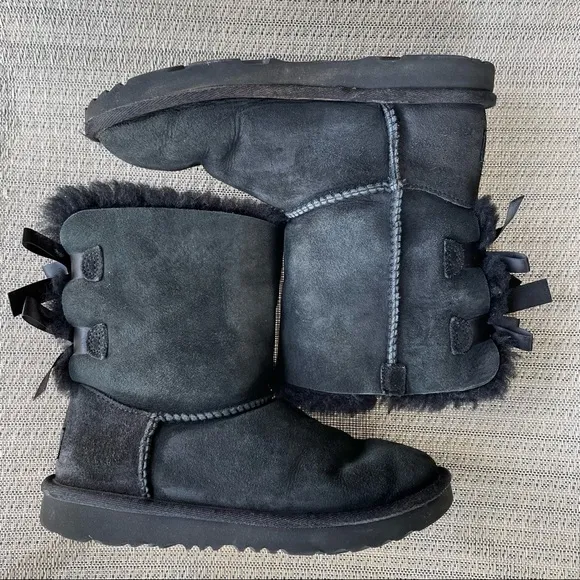 Ugg Bailey Bow Leather Winter Boots Sheepskin Lined Black Girls Shoes Size 3