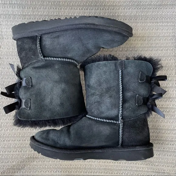 Ugg Bailey Bow Leather Winter Boots Sheepskin Lined Black Girls Shoes Size 3
