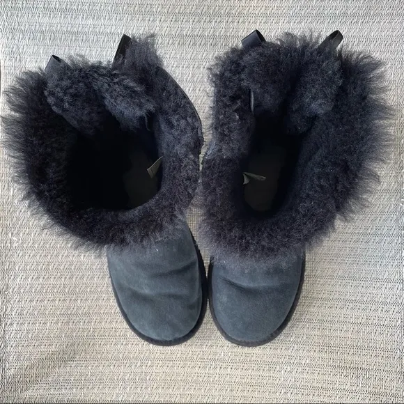 Ugg Bailey Bow Leather Winter Boots Sheepskin Lined Black Girls Shoes Size 3