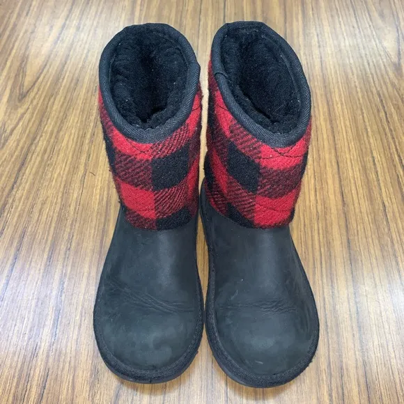 UGG Big Kids Buffalo Plaid red/black boots size 1