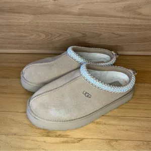 Ugg Big Kid's Tazz Slippers in The Color Sand - Size 6