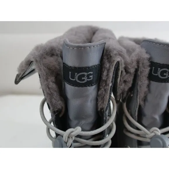 UGG BOOTS BUTTE II CWR‎ METAL UGG PRINT LEATHER SIZE YOUTH 4 FIT'S WOMEN'S 6