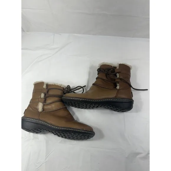 UGG Caspia 1932 Tan Leather Lace Up Ankle Sheepskin Warm Boots Womens Sz 7