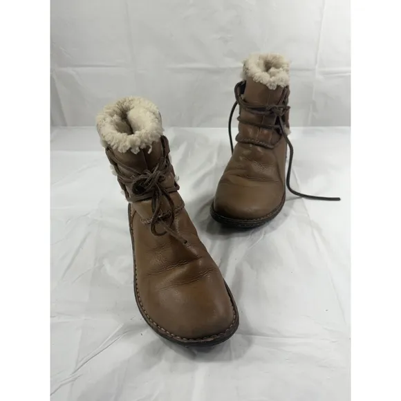 UGG Caspia 1932 Tan Leather Lace Up Ankle Sheepskin Warm Boots Womens Sz 7