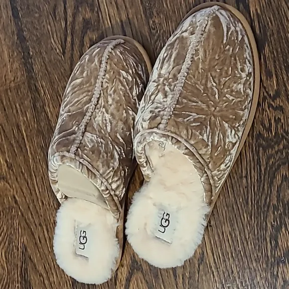 UGG gorgeous crushed velvet tan / chestnut pearle slippers, size 7 or 9, NWT