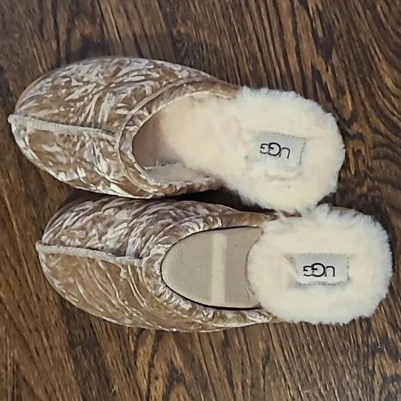 UGG gorgeous crushed velvet tan / chestnut pearle slippers, size 7 or 9, NWT
