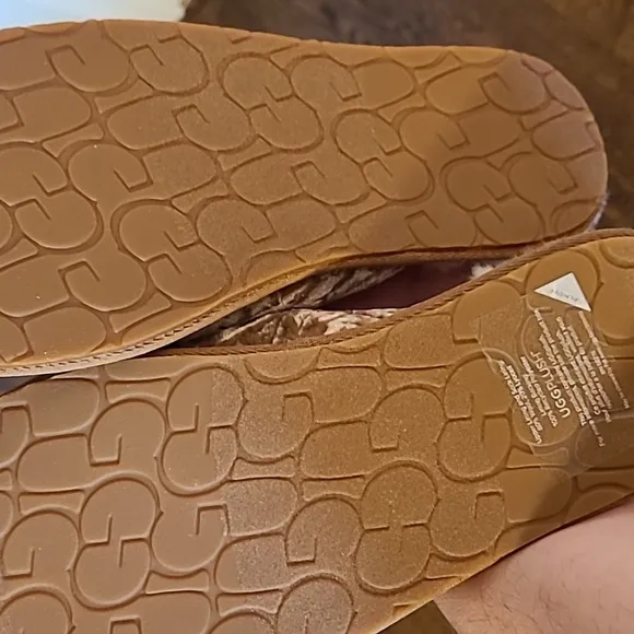 UGG gorgeous crushed velvet tan / chestnut pearle slippers, size 7 or 9, NWT