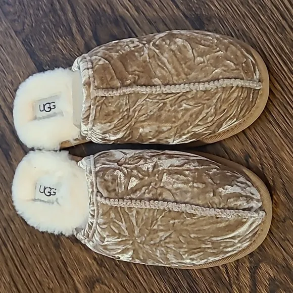 UGG gorgeous crushed velvet tan / chestnut pearle slippers, size 7 or 9, NWT