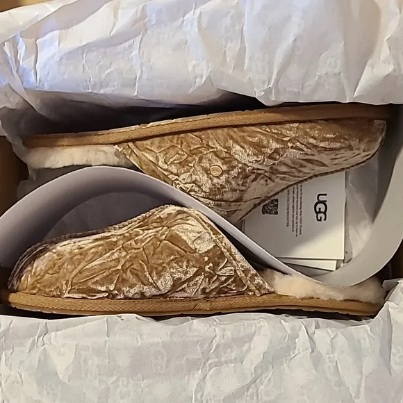UGG gorgeous crushed velvet tan / chestnut pearle slippers, size 7 or 9, NWT