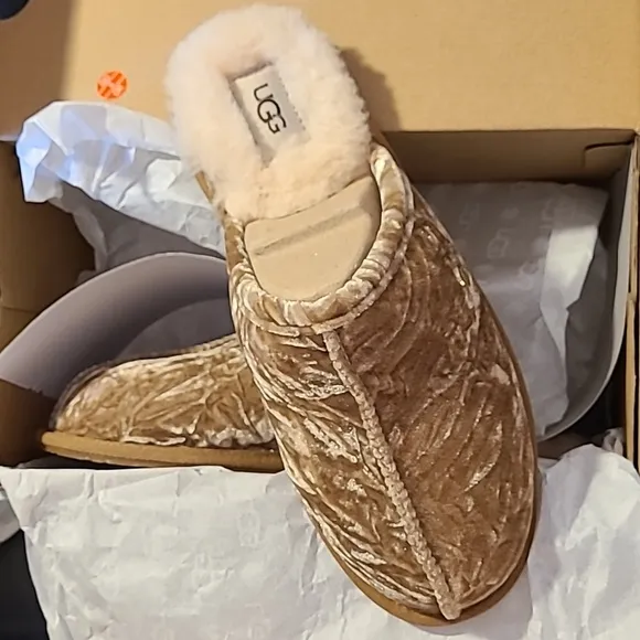 UGG gorgeous crushed velvet tan / chestnut pearle slippers, size 7 or 9, NWT