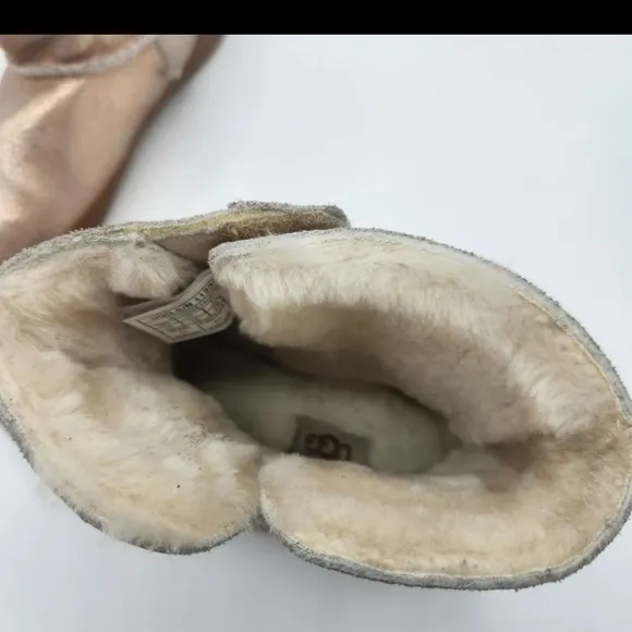 UGG Keelan Metallic Glitter Rose Gold Boots Little Girls Size 11 Sheeps Skin