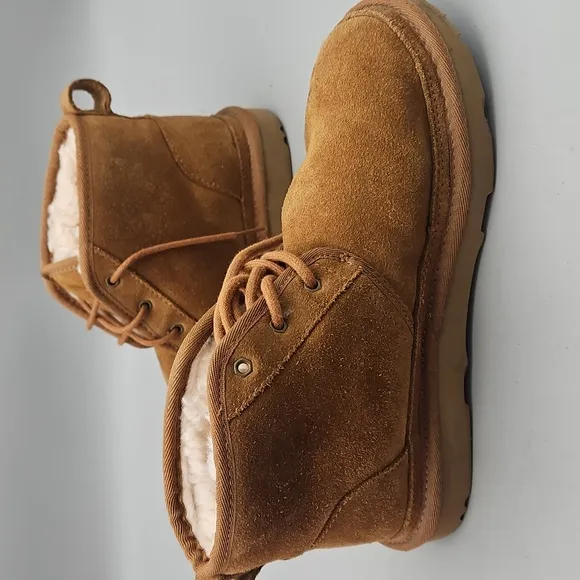UGG KIDS 4 lace Up Chukka Suede Leather Boots