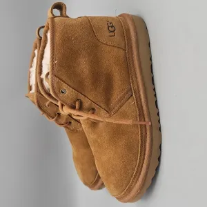 UGG KIDS 4 lace Up Chukka Suede Leather Boots