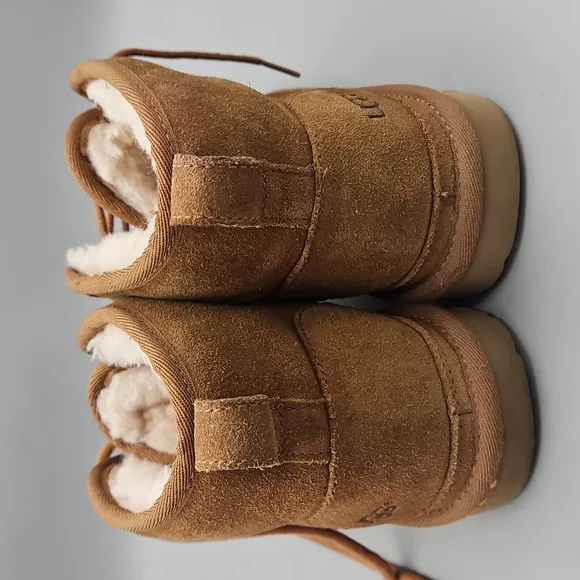 UGG KIDS 4 lace Up Chukka Suede Leather Boots