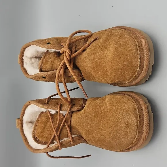 UGG KIDS 4 lace Up Chukka Suede Leather Boots