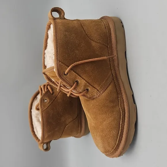 UGG KIDS 4 lace Up Chukka Suede Leather Boots