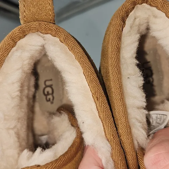 UGG KIDS 4 lace Up Chukka Suede Leather Boots