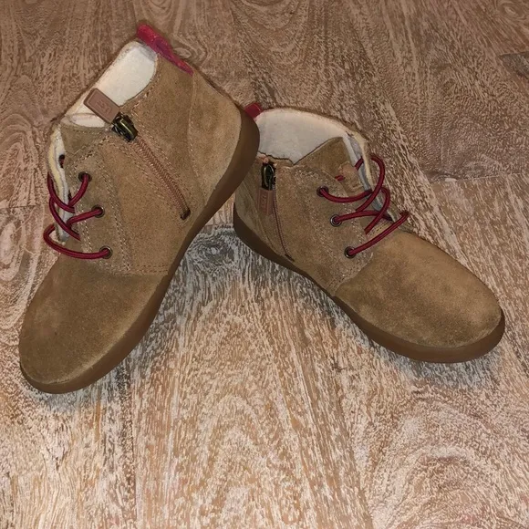 Ugg Kristjan chestnut boots red shoes laces 12
