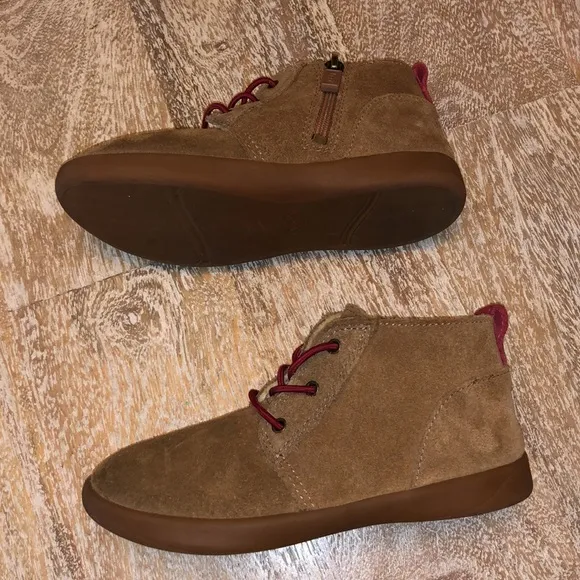 Ugg Kristjan chestnut boots red shoes laces 12
