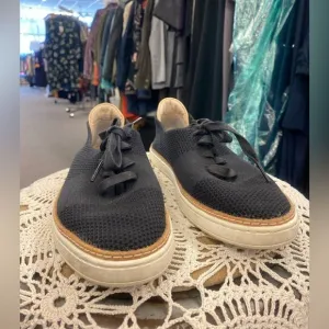 UGG Ladies 10 Black Mesh Walking Shoes