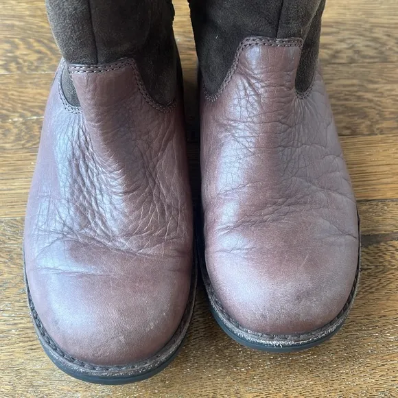 UGG Leather boots size 3 🤎