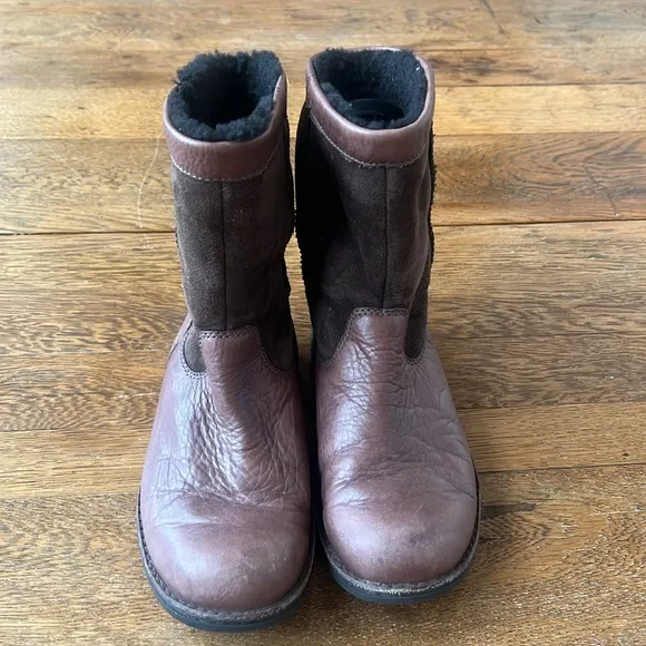 UGG Leather boots size 3 🤎